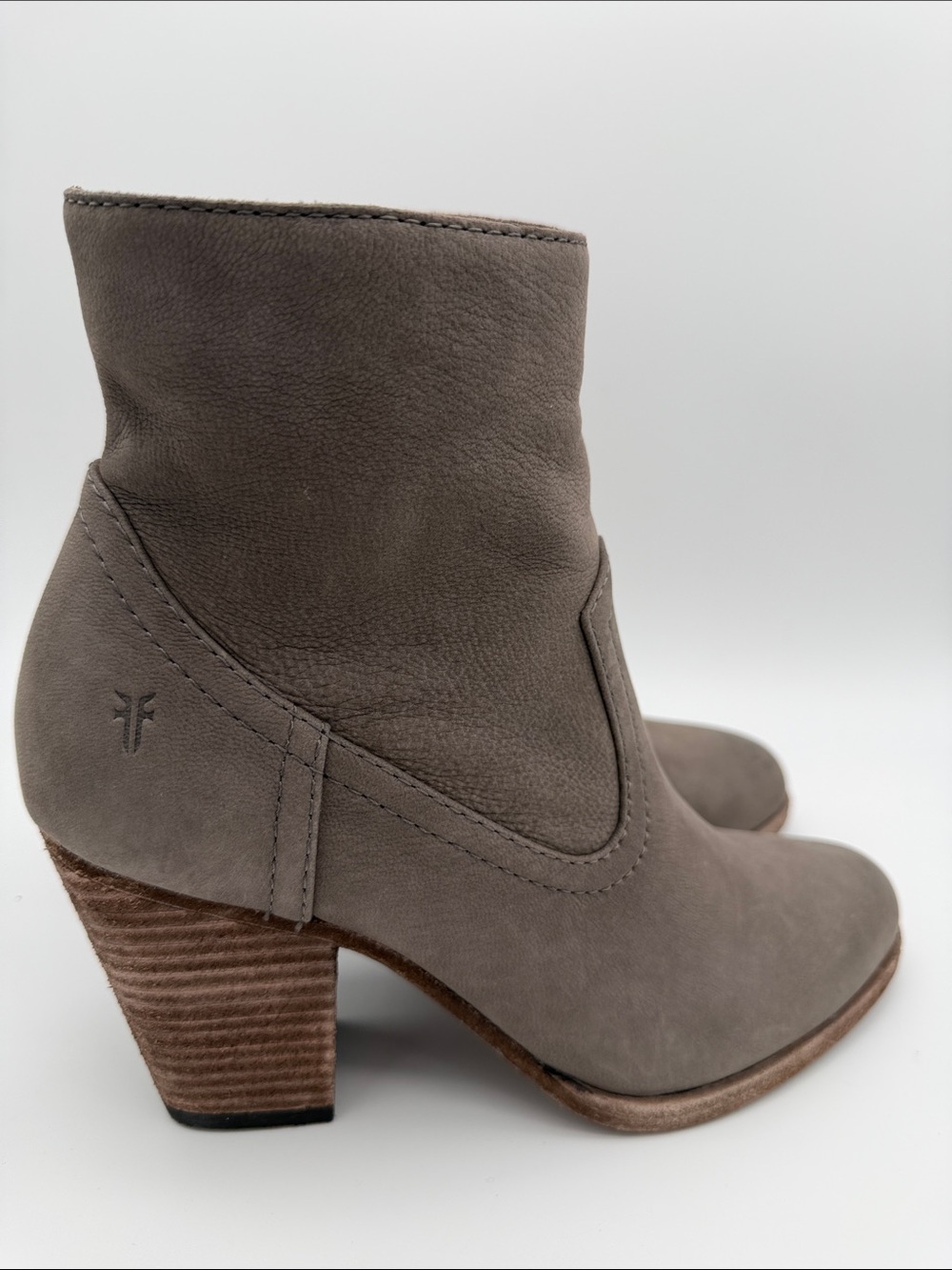 Frye Essa Booties in Dark Ash Nubuck Leather 8M Western Almond Toe Ankle Boots